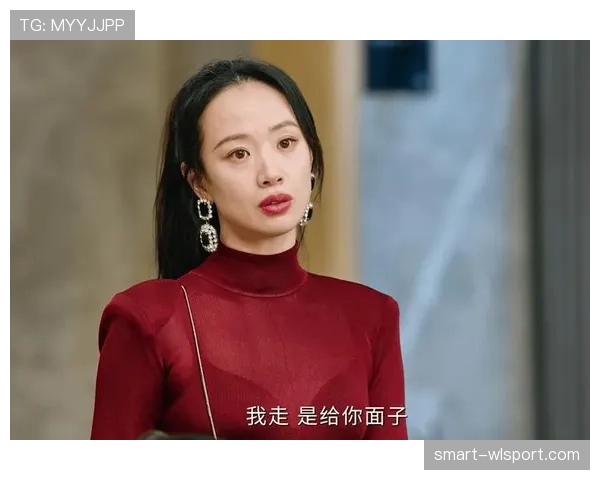 刷到李梦拿着名牌包躺床的那张,我差点把咖啡喷屏幕 刷到李梦拿着名牌包躺床的那张,我差点把咖啡喷屏幕